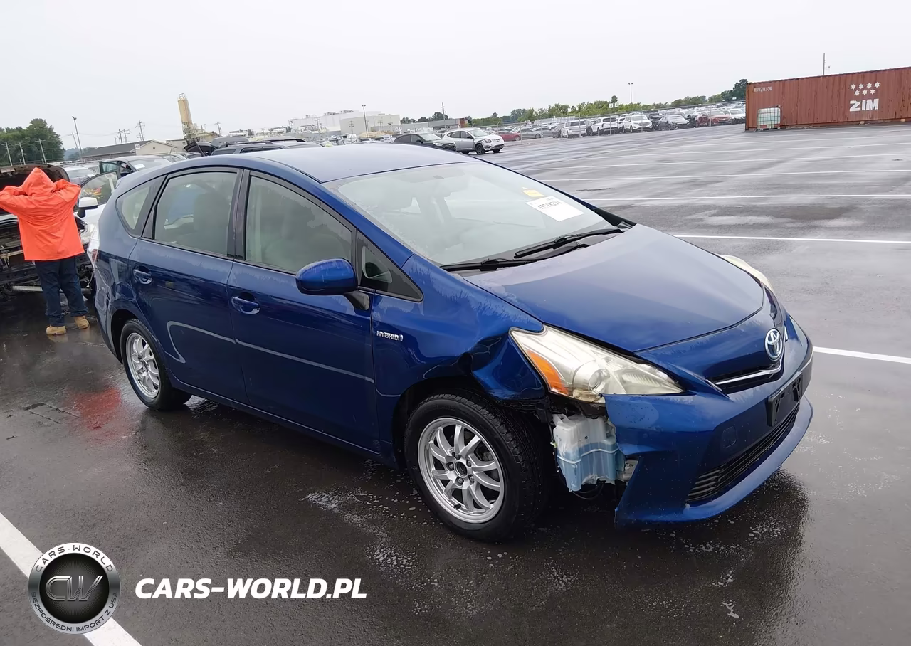 2013 Toyota Prius V Three – zdjęcie 1 z 17