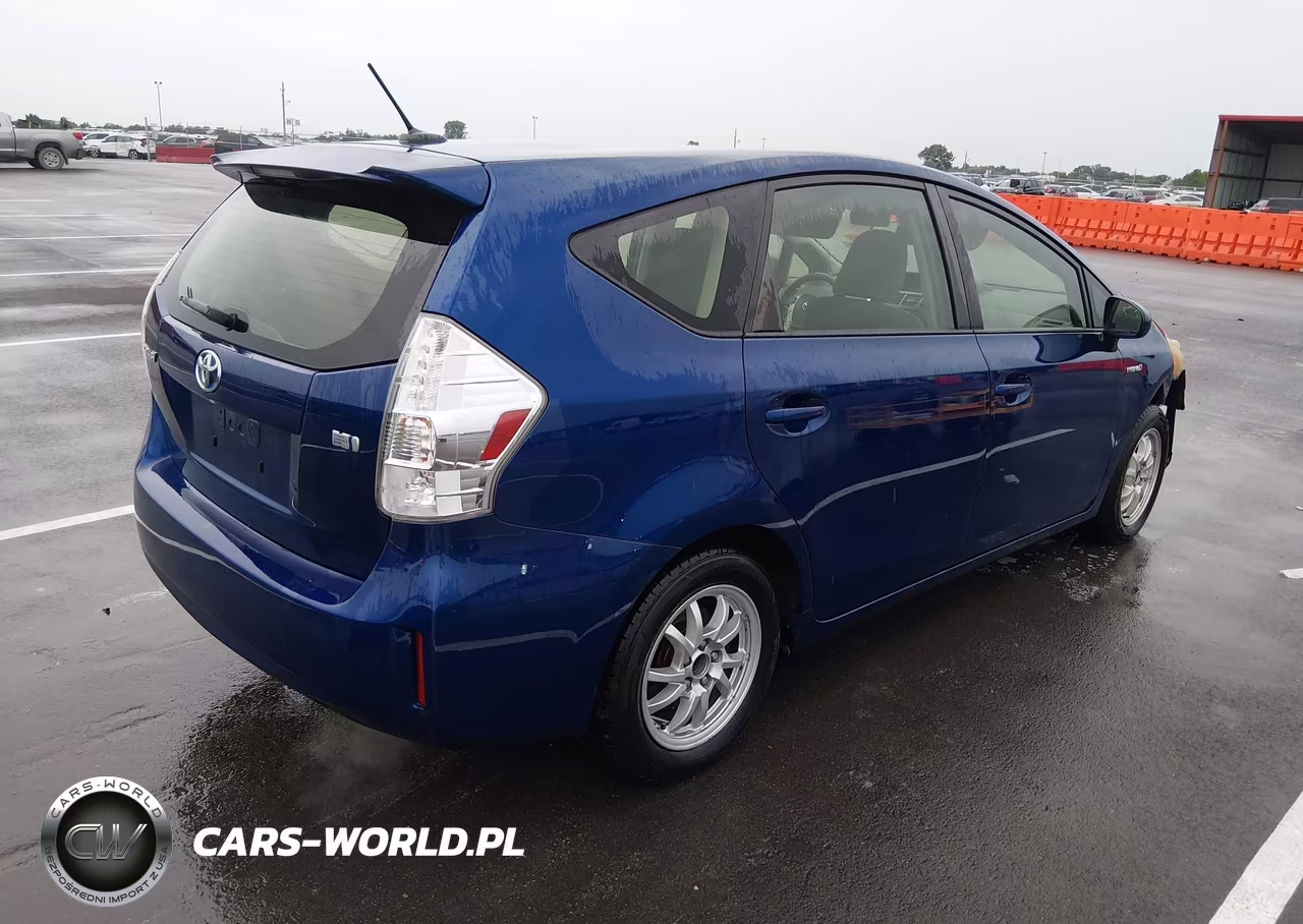 2013 Toyota Prius V Three VIN:JTDZN3EU8D3213305 - 4