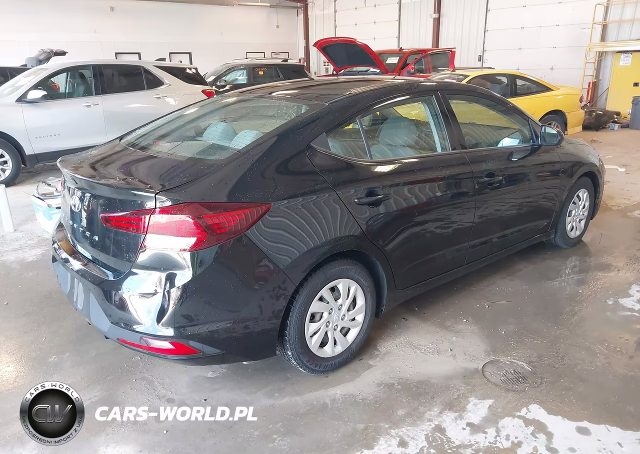 2019 Hyundai Elantra Se VIN:5NPD74LF1KH497201 - 4