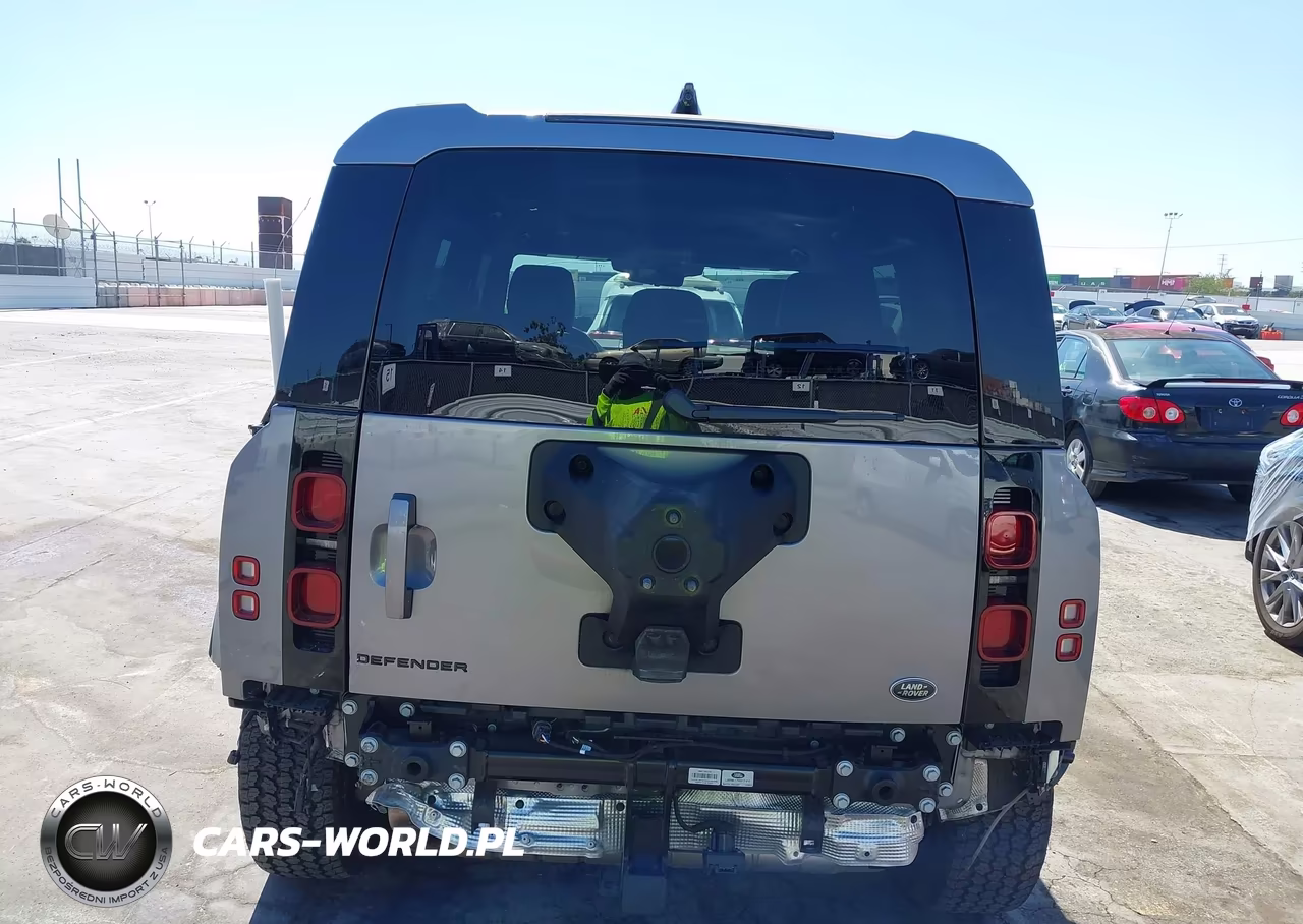 2022 Land Rover Defender 110 S VIN:SALEJ7RX1N2079355 - 17