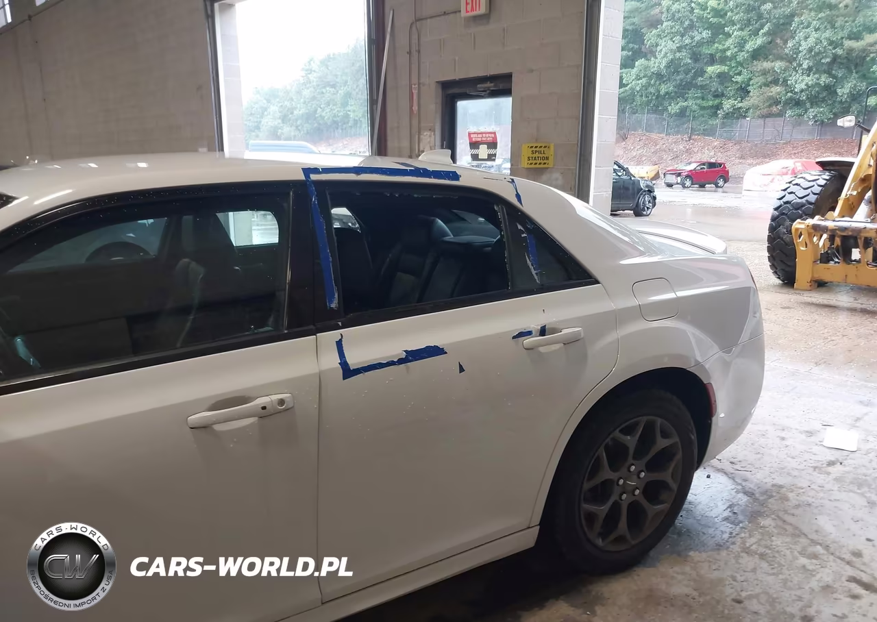 2017 Chrysler 300 VIN:2C3CCAGG1HH582697 - 17