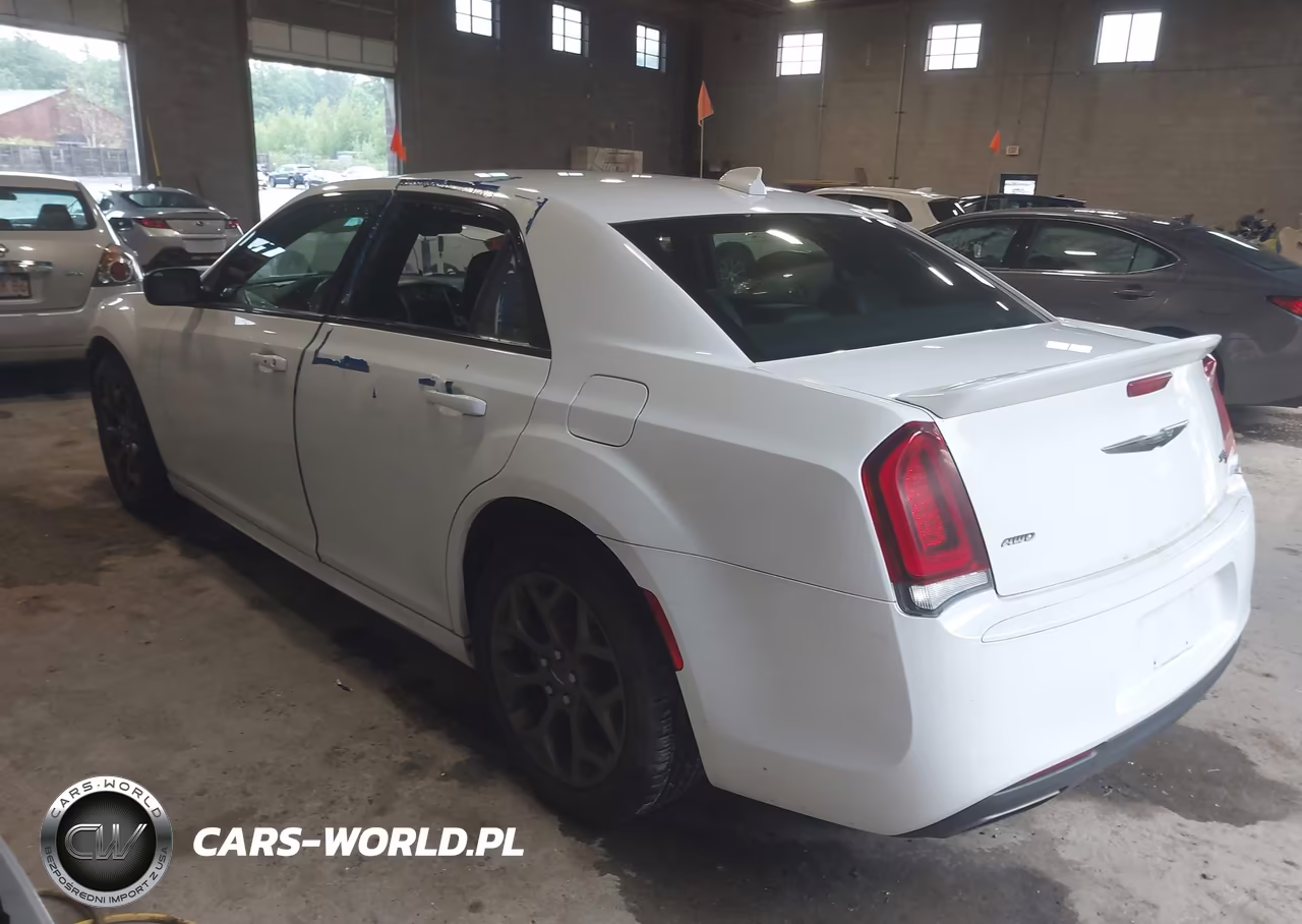 2017 Chrysler 300 VIN:2C3CCAGG1HH582697 - 3