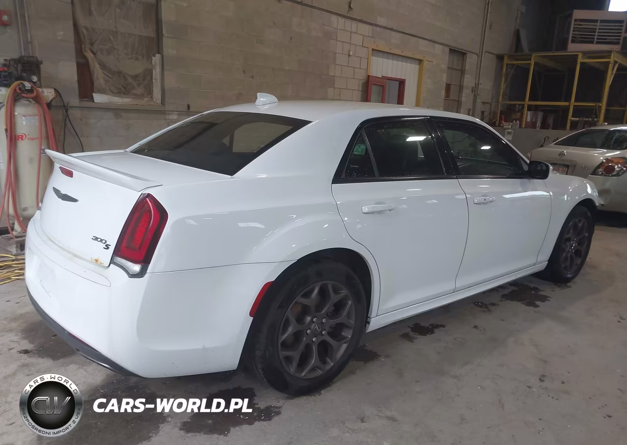2017 Chrysler 300 VIN:2C3CCAGG1HH582697 - 4