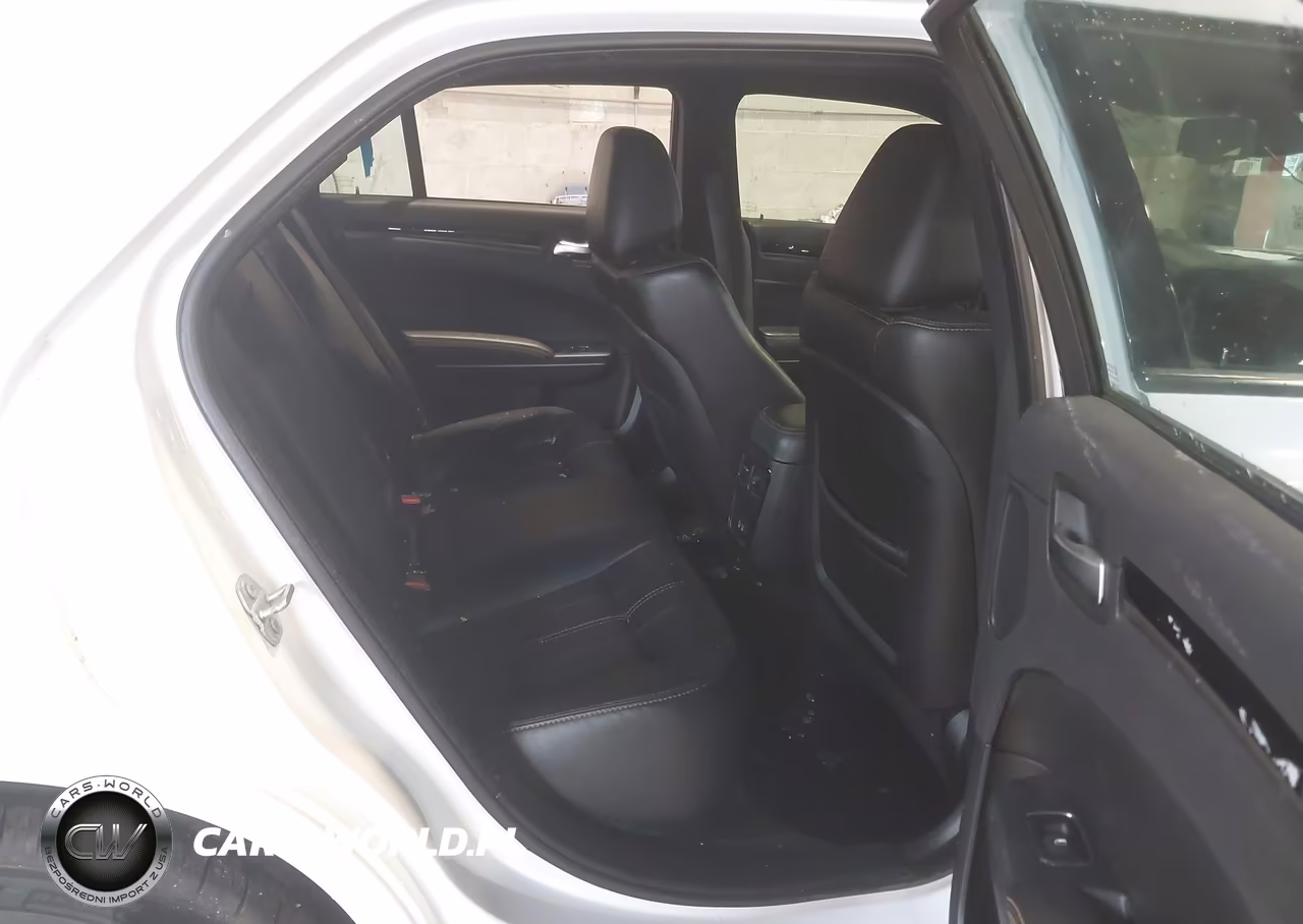 2017 Chrysler 300 VIN:2C3CCAGG1HH582697 - 8