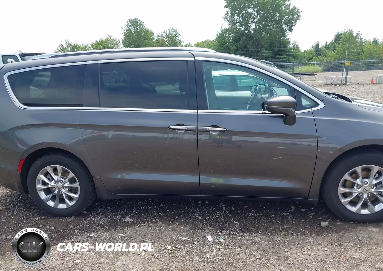 2021 Chrysler Pacifica Touring L VIN:2C4RC1BG9MR529053 - 14