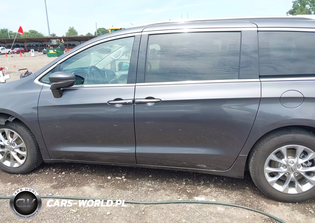 2021 Chrysler Pacifica Touring L VIN:2C4RC1BG9MR529053 - 15