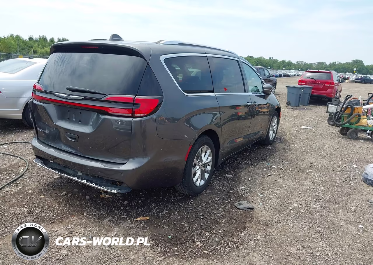 2021 Chrysler Pacifica Touring L VIN:2C4RC1BG9MR529053 - 4