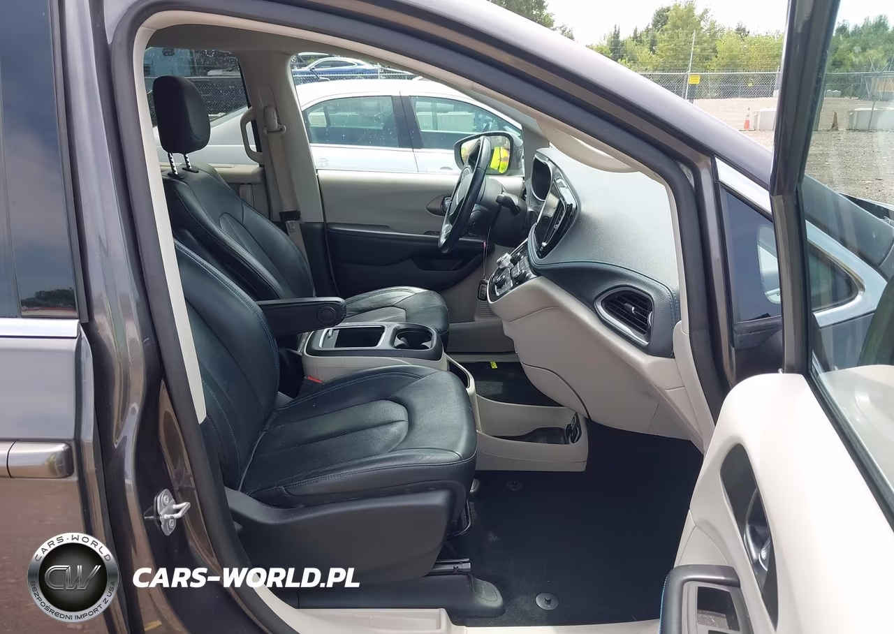 2021 Chrysler Pacifica Touring L VIN:2C4RC1BG9MR529053 - 5