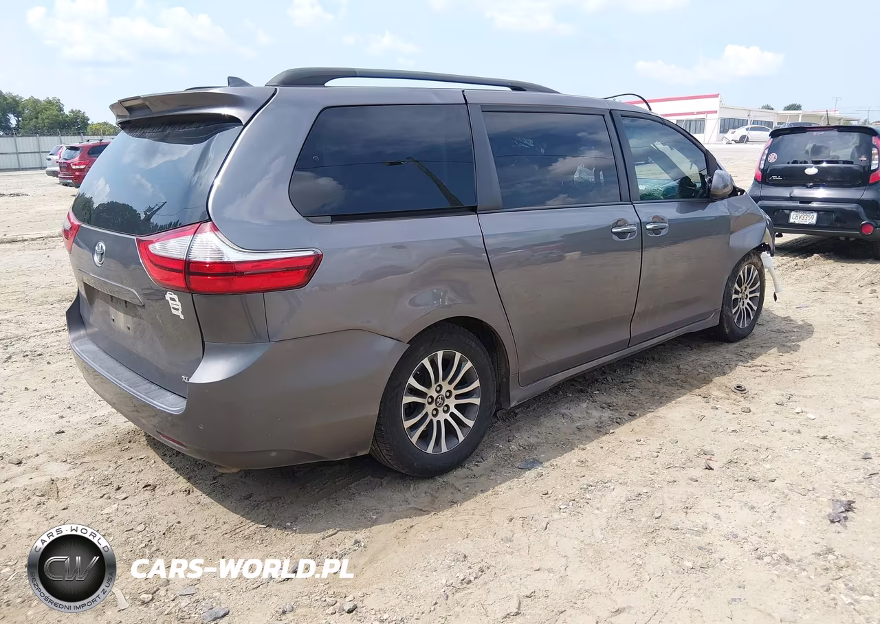 2018 Toyota Sienna Xle 8 Passenger VIN:5TDYZ3DC3JS951998 - 4