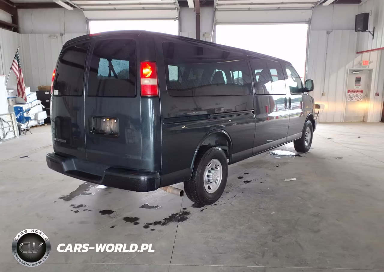 2017 Chevrolet Express 3500 Ls VIN:1GAZGNFG8H1292158 - 4