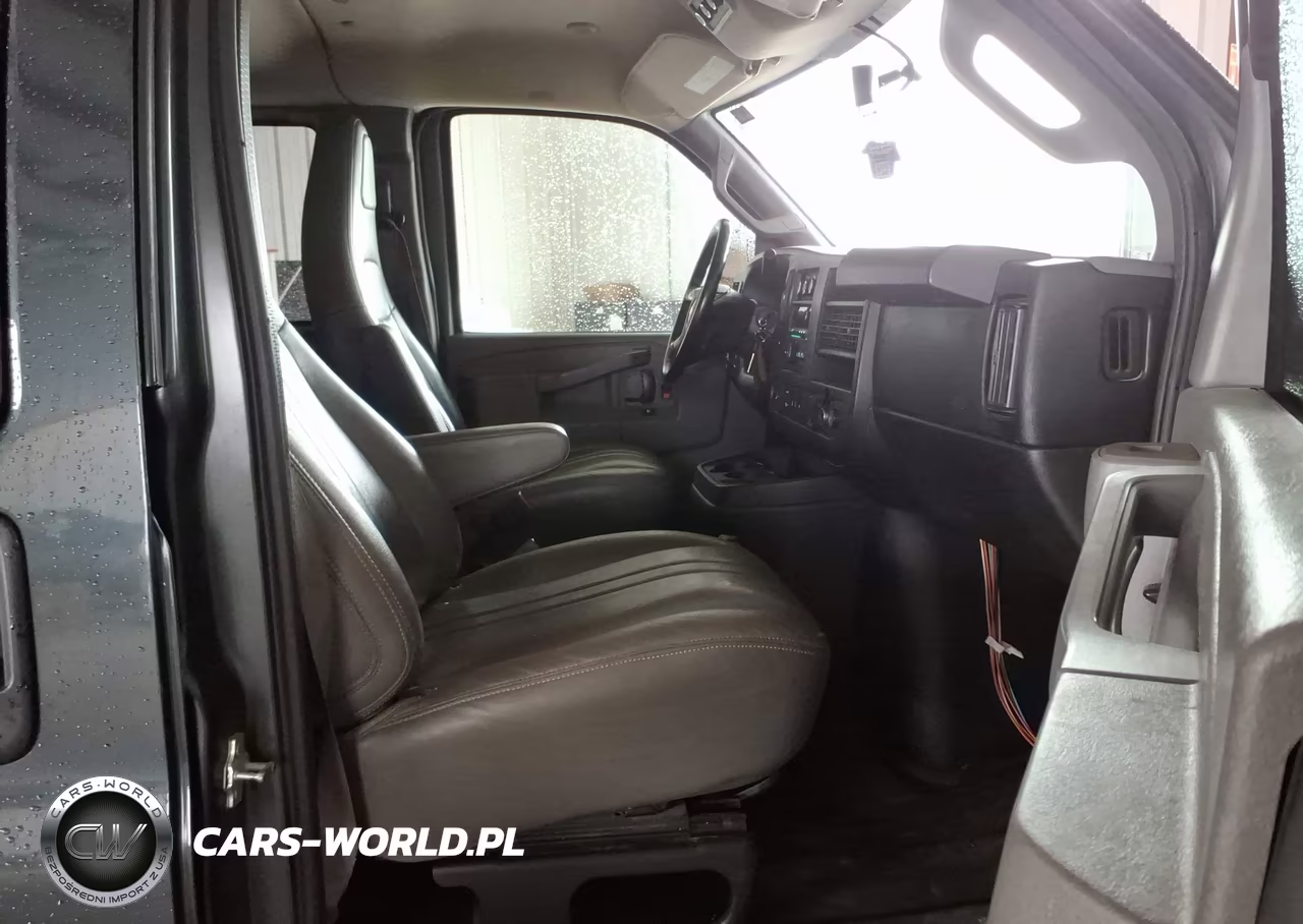 2017 Chevrolet Express 3500 Ls VIN:1GAZGNFG8H1292158 - 5