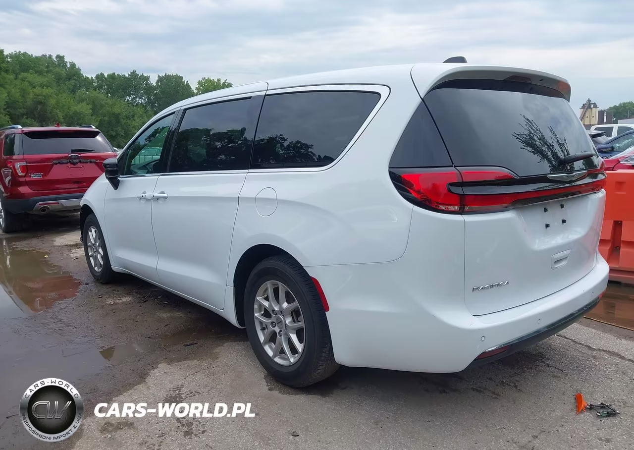 2025 Chrysler Pacifica Select VIN:2C4RC1BG6SR520775 - 3