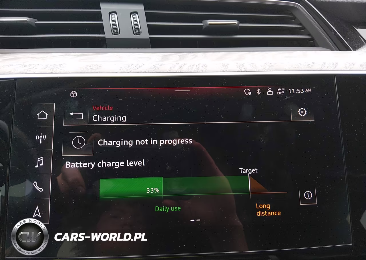 2021 Audi E-Tron Premium Quattro VIN:WA1AAAGE5MB020404 - 17
