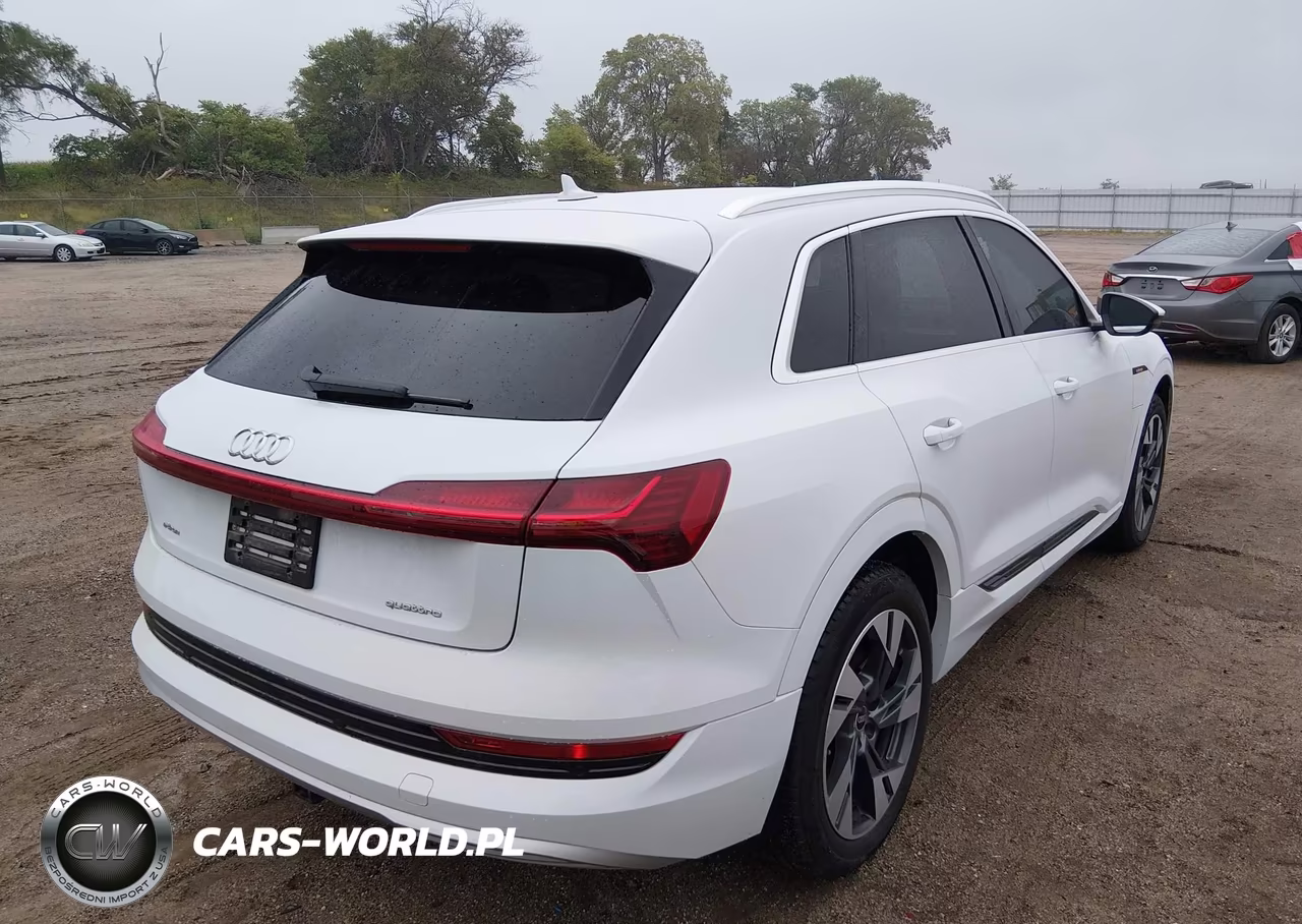 2021 Audi E-Tron Premium Quattro VIN:WA1AAAGE5MB020404 - 4