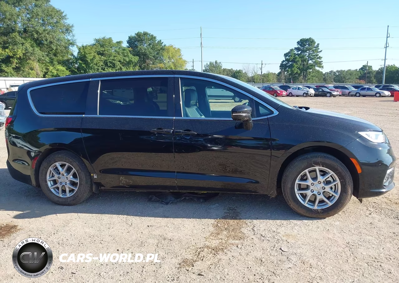 2026 Chrysler Pacifica Select VIN:2C4RC1BG6TR239593 - 17
