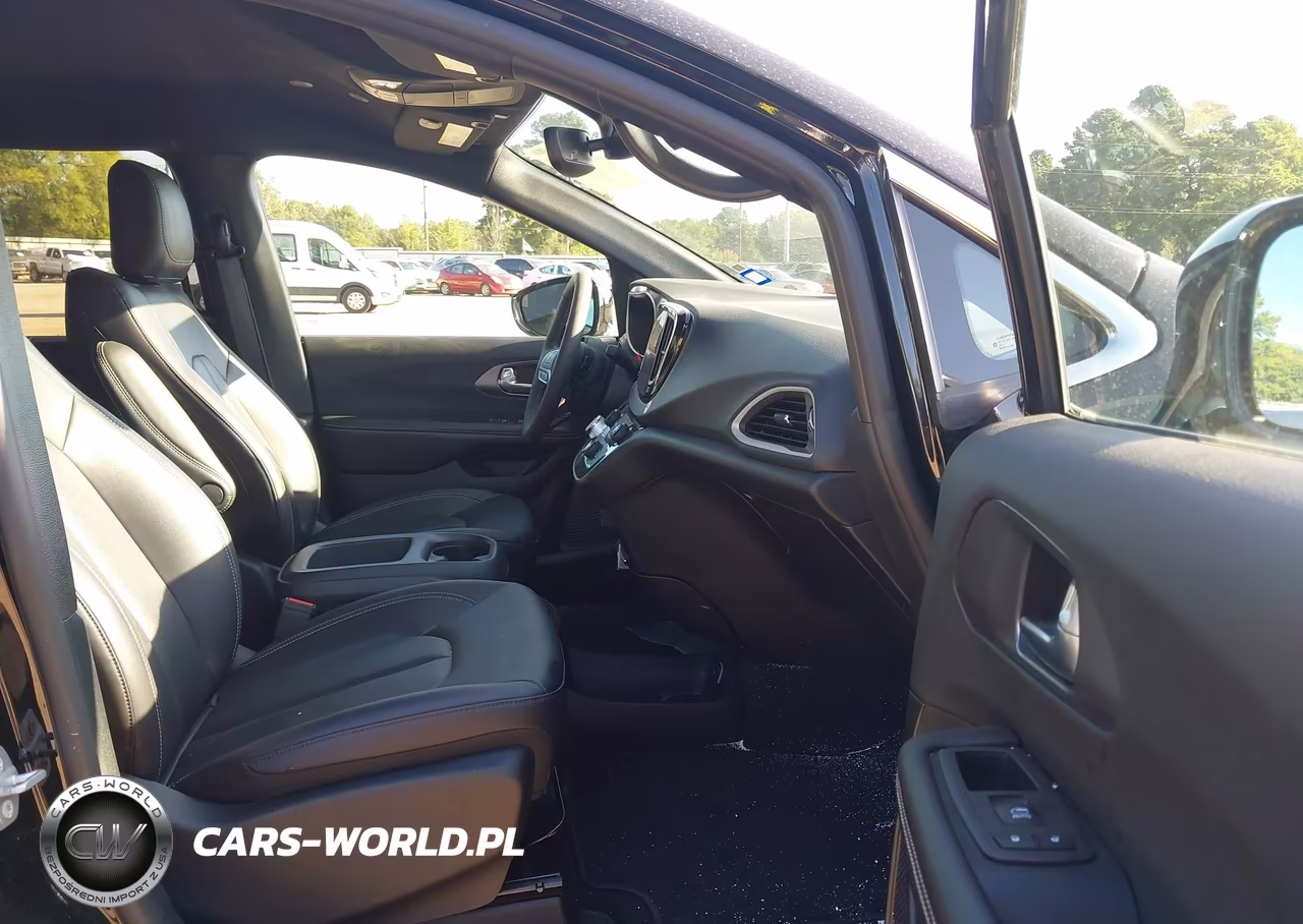 2026 Chrysler Pacifica Select VIN:2C4RC1BG6TR239593 - 5