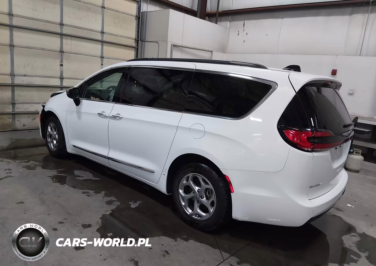 2023 Chrysler Pacifica Limited VIN:2C4RC1GGXPR515806 - 3