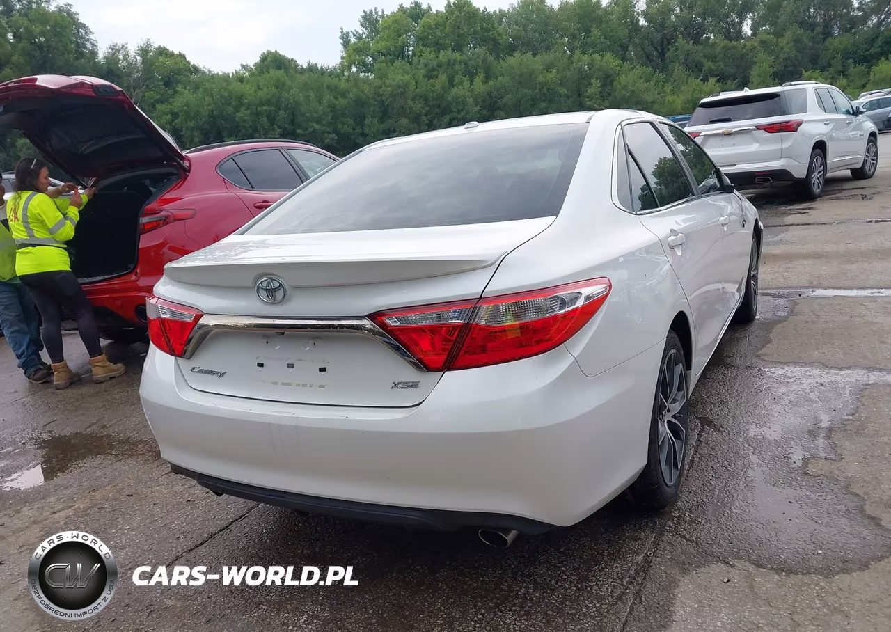 2017 Toyota Camry Xse VIN:4T1BF1FK9HU732410 - 16