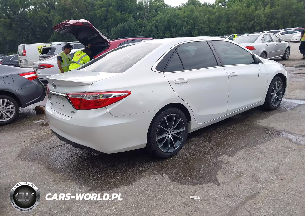 2017 Toyota Camry Xse VIN:4T1BF1FK9HU732410 - 4