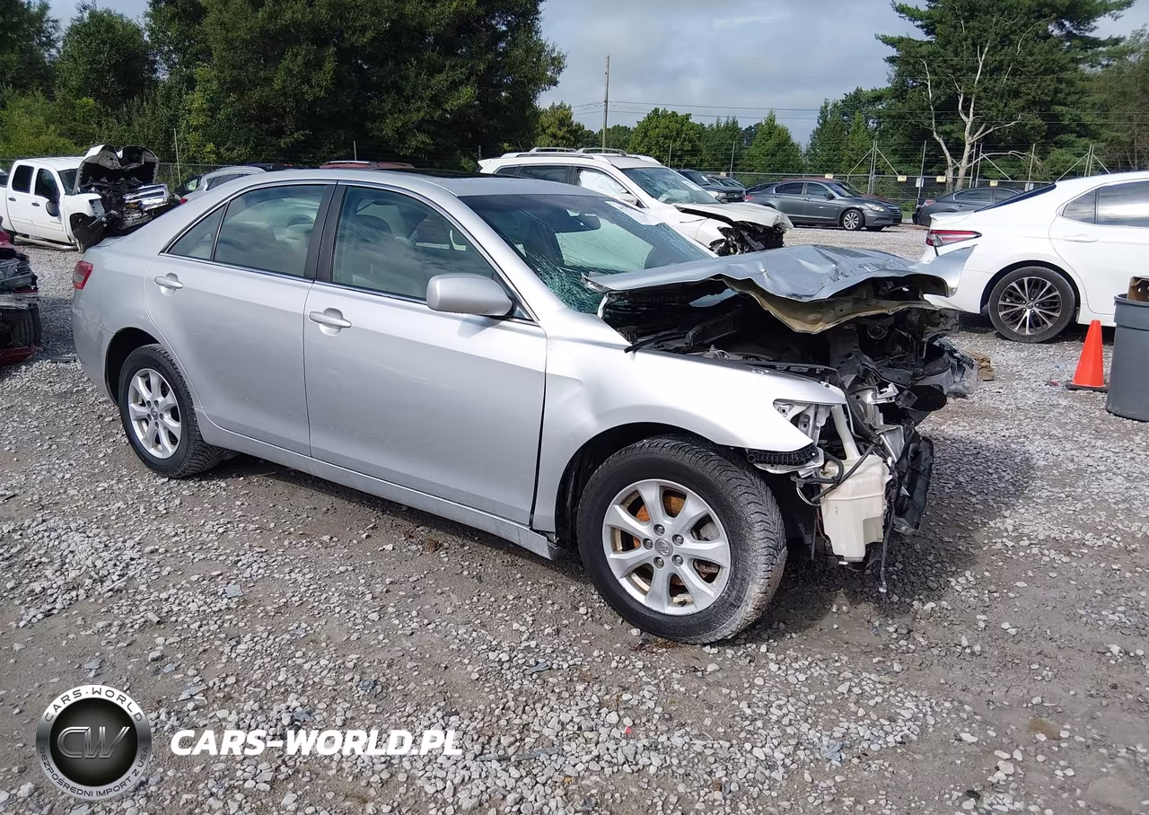 2011 Toyota Camry Le – zdjęcie 1 z 16