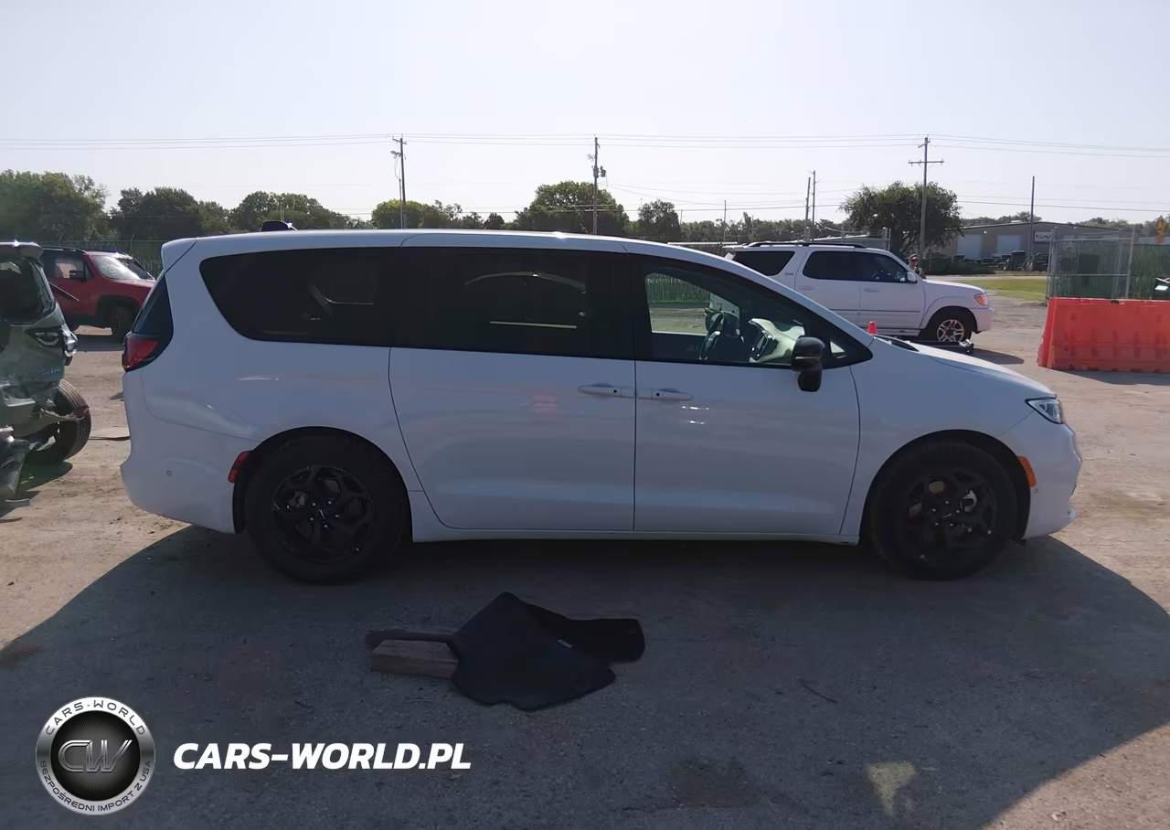 2024 Chrysler Pacifica Hybrid S Appearance Pkg VIN:2C4RC1S73RR115211 - 13