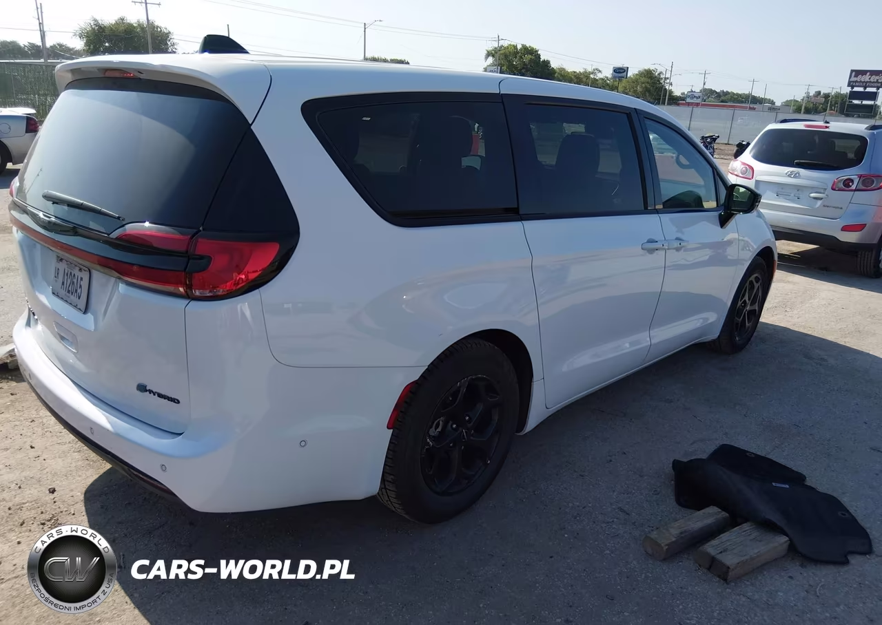 2024 Chrysler Pacifica Hybrid S Appearance Pkg VIN:2C4RC1S73RR115211 - 4