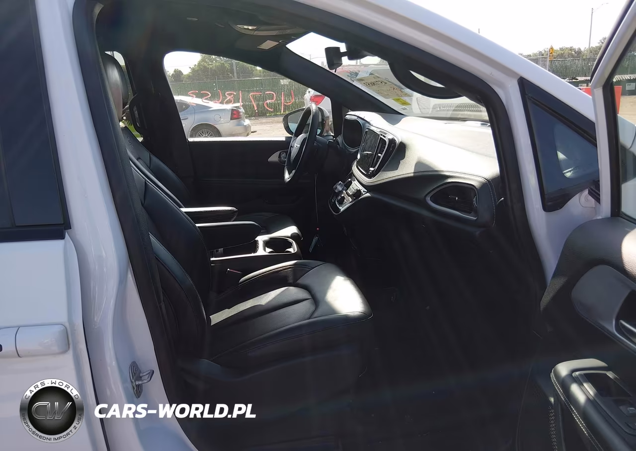 2024 Chrysler Pacifica Hybrid S Appearance Pkg VIN:2C4RC1S73RR115211 - 5