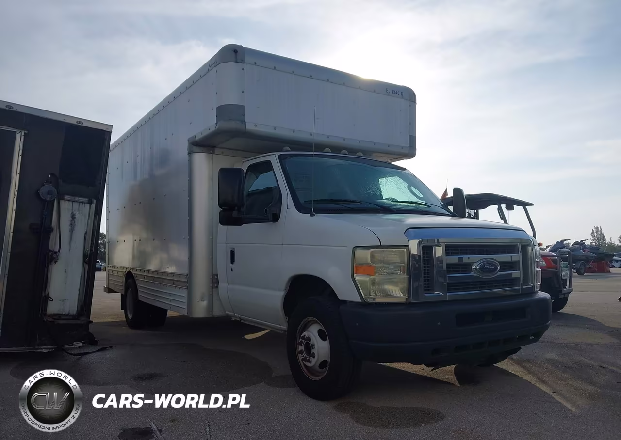 2010 Ford E-450 Cutaway – zdjęcie 1 z 15