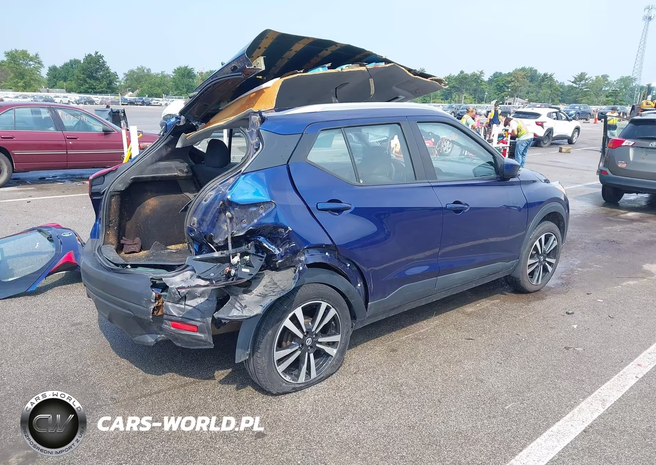 2018 Nissan Kicks Sv VIN:3N1CP5CU5JL541184 - 4