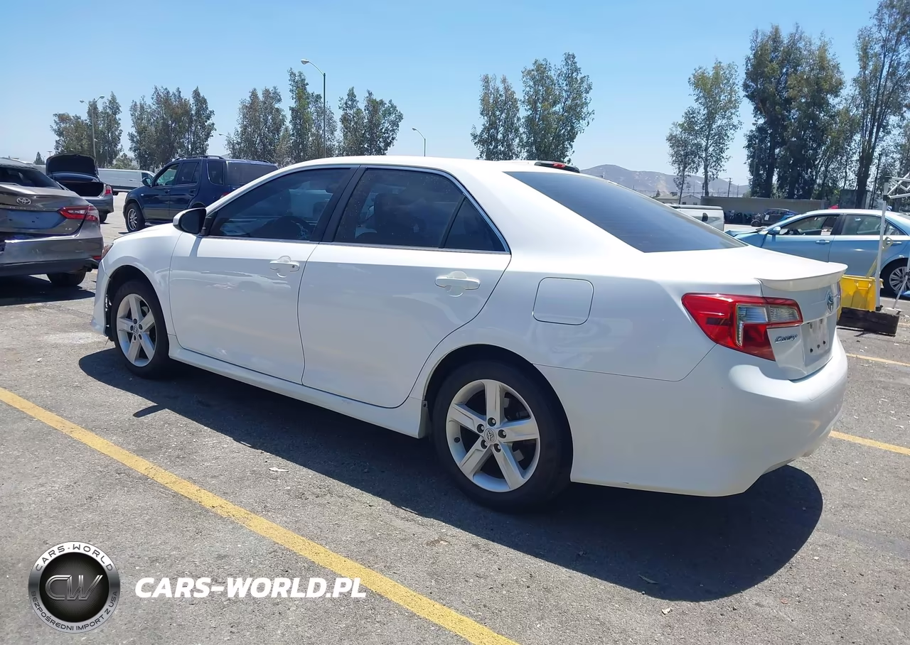 2014 Toyota Camry Se VIN:4T1BF1FK4EU458335 - 3