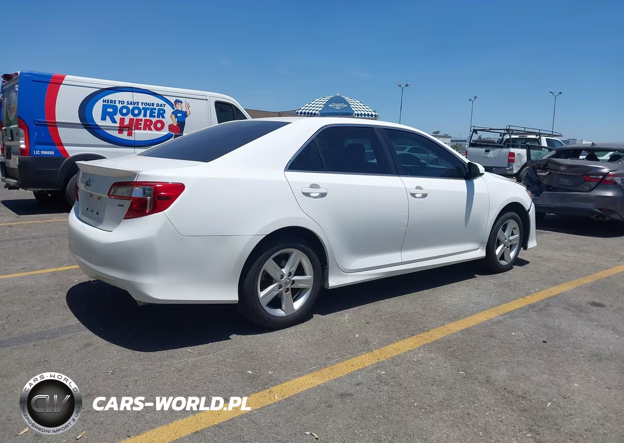 2014 Toyota Camry Se VIN:4T1BF1FK4EU458335 - 4