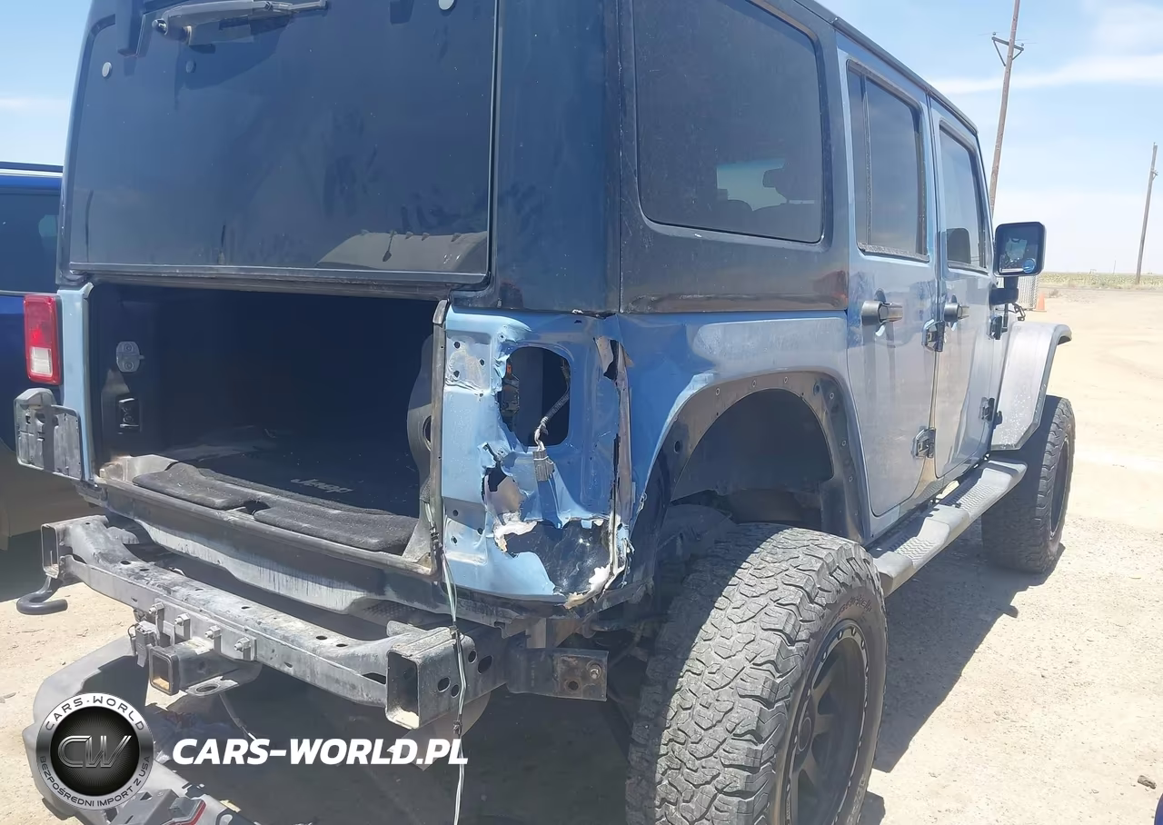 2013 Jeep Wrangler Unlimited Sahara VIN:1C4BJWEG6DL629569 - 4