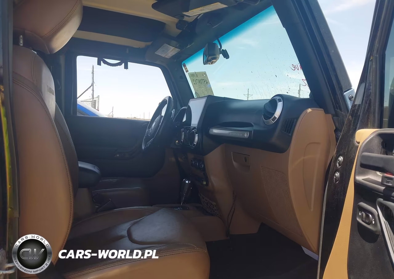 2013 Jeep Wrangler Unlimited Sahara VIN:1C4BJWEG6DL629569 - 5