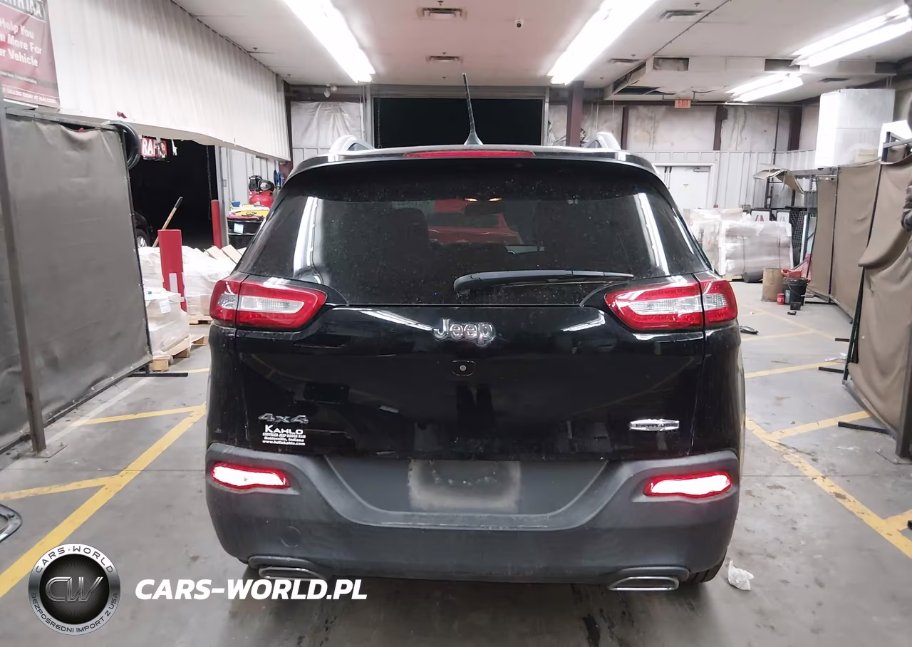 2018 Jeep Cherokee Latitude Plus 4X4 VIN:1C4PJMLX8JD602487 - 16
