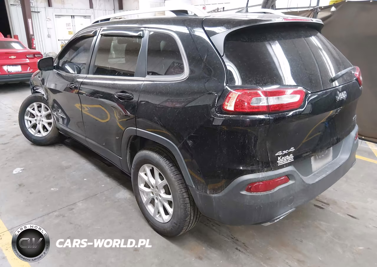 2018 Jeep Cherokee Latitude Plus 4X4 VIN:1C4PJMLX8JD602487 - 3