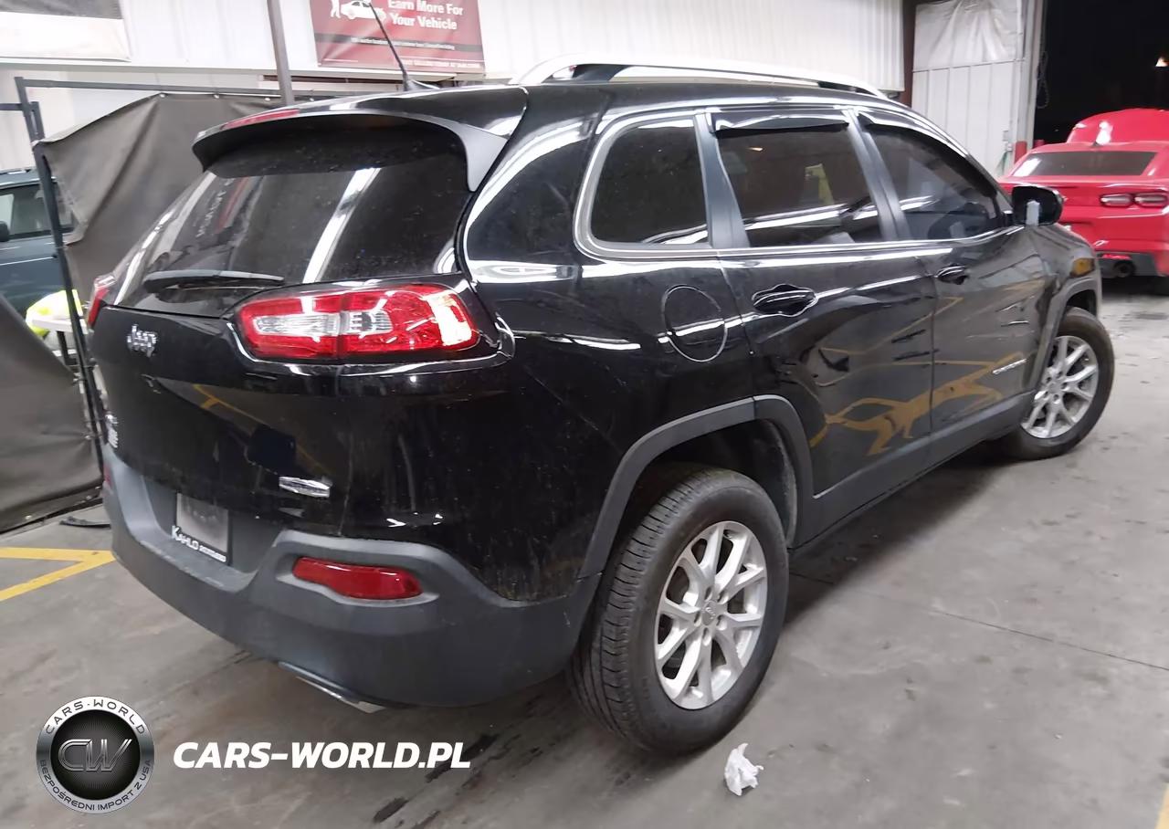 2018 Jeep Cherokee Latitude Plus 4X4 VIN:1C4PJMLX8JD602487 - 4