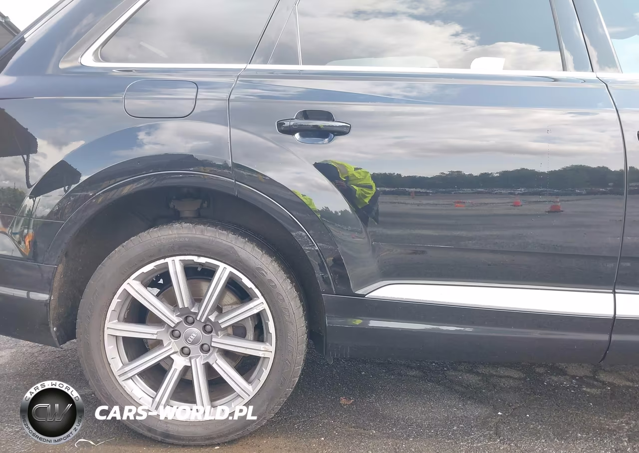 2018 Audi Q7 3.0T Premium VIN:WA1LAAF76JD018222 - 6