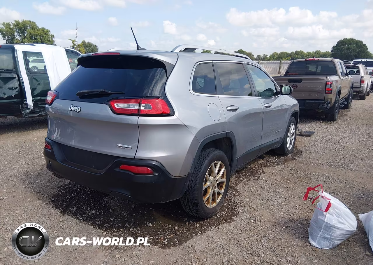 2014 Jeep Cherokee Latitude VIN:1C4PJLCB9EW144063 - 4