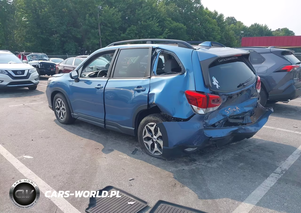2020 Subaru Forester Premium VIN:JF2SKAJC6LH566219 - 3