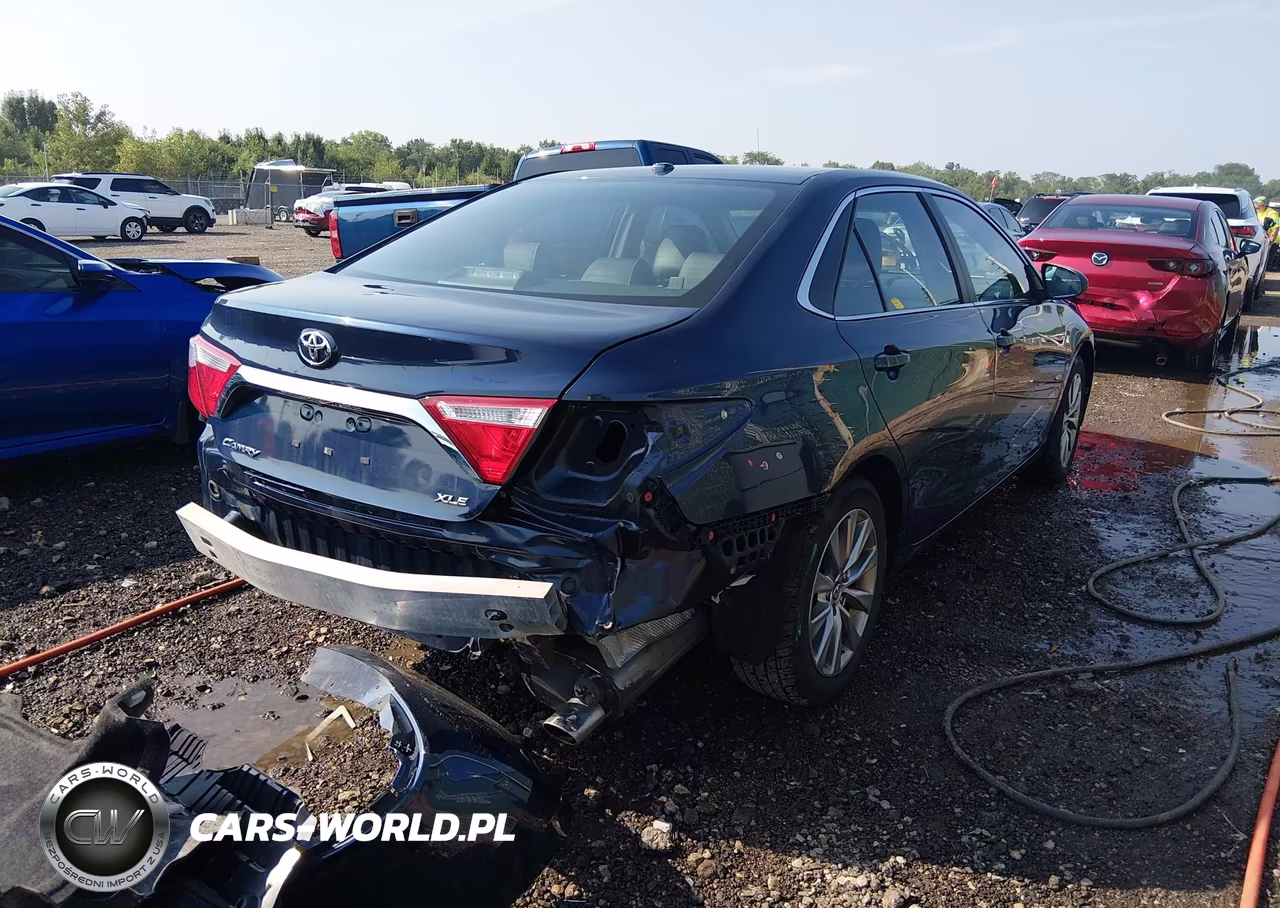 2015 Toyota Camry Xle VIN:4T4BF1FK0FR497883 - 4