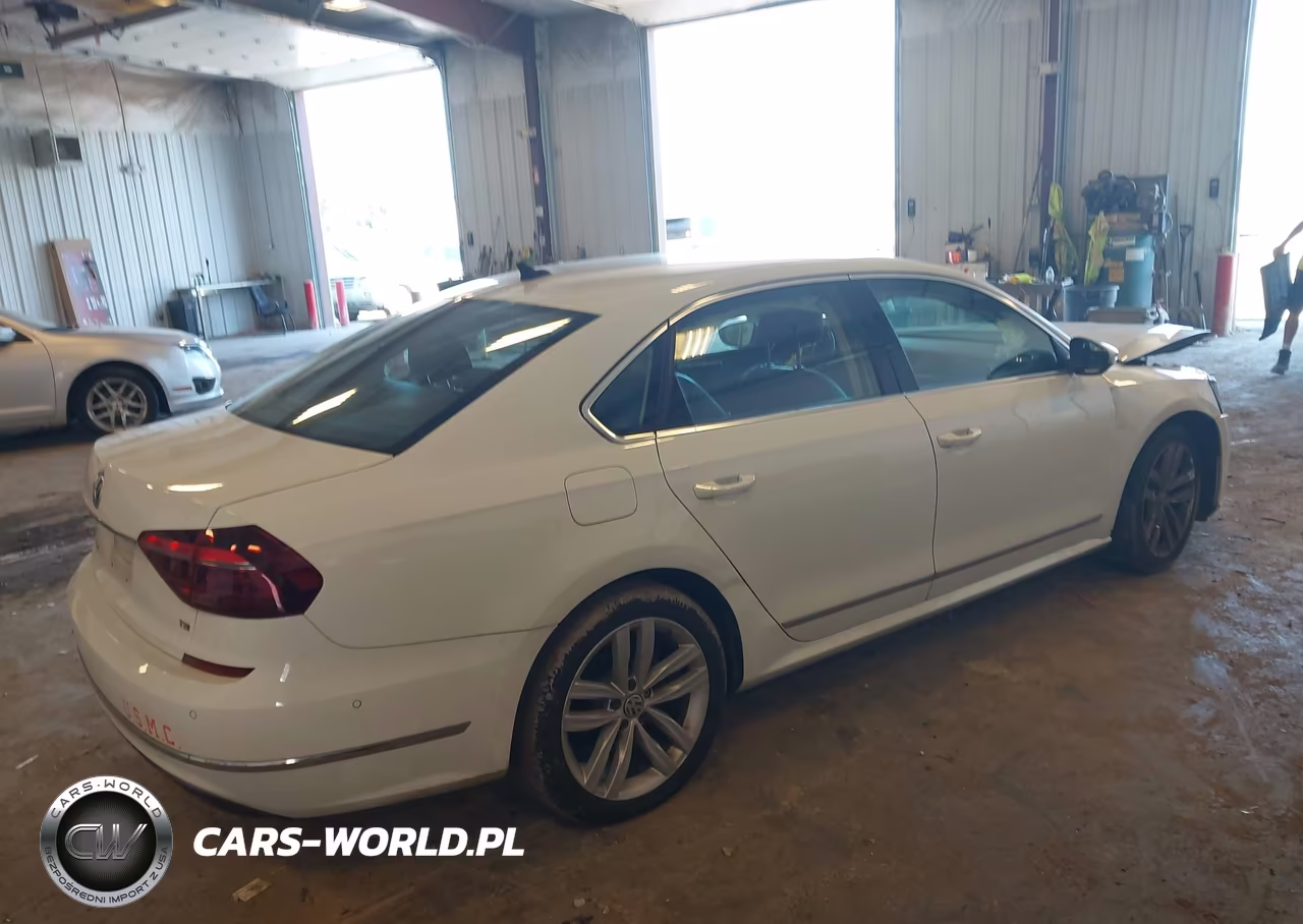 2018 Volkswagen Passat 2.0T Sel Premium VIN:1VWCA7A32JC014703 - 4