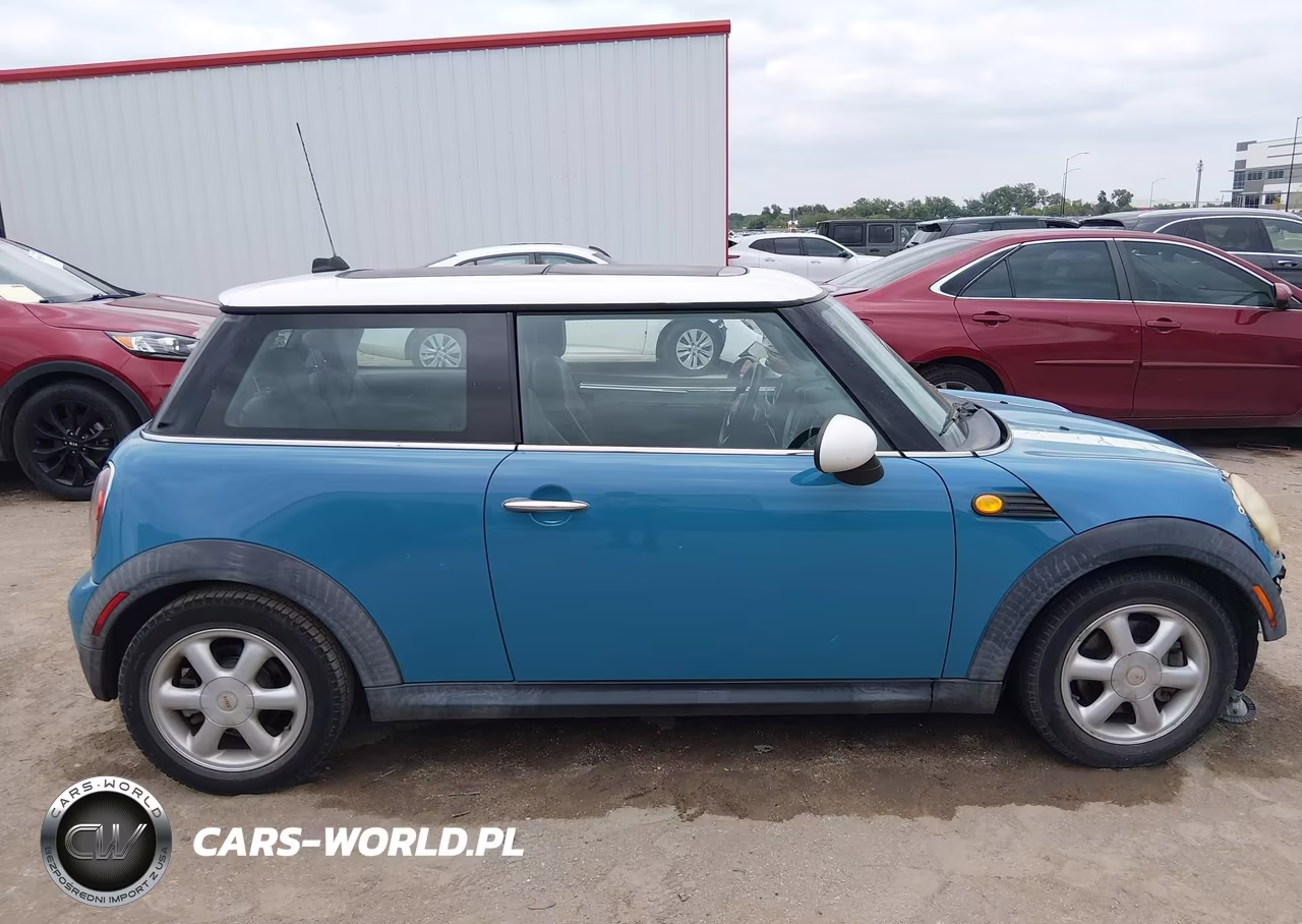 2007 Mini Cooper VIN:WMWMF33567TT52563 - 13