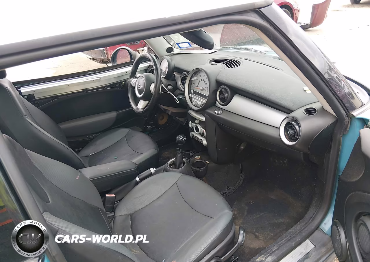 2007 Mini Cooper VIN:WMWMF33567TT52563 - 5