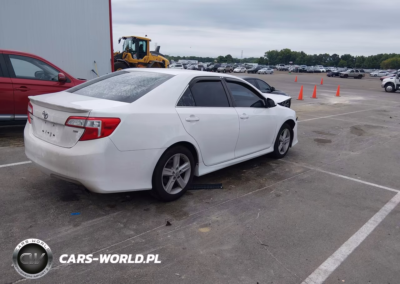 2014 Toyota Camry Se VIN:4T1BF1FK3EU844681 - 4
