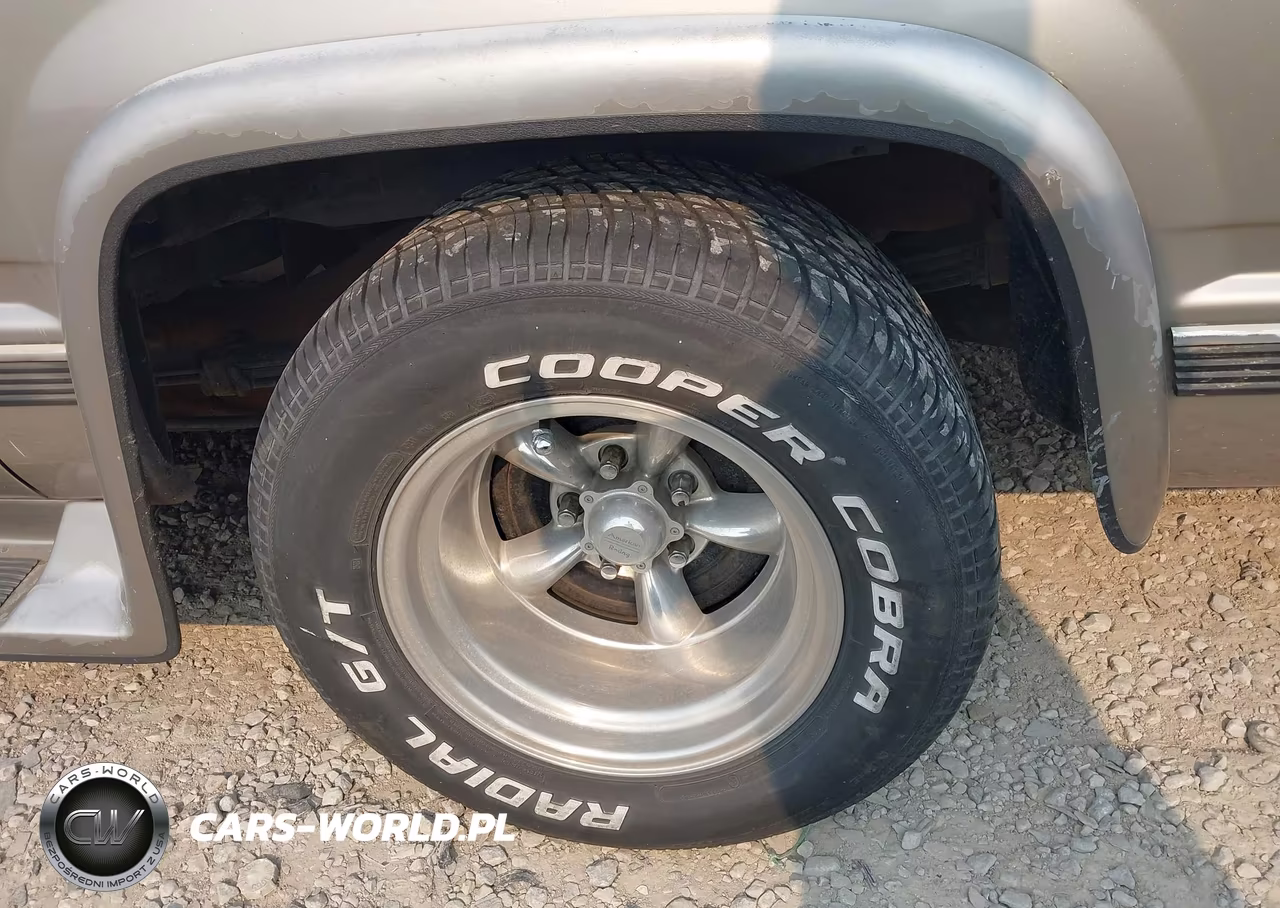 1999 Chevrolet Suburban Lt VIN:3GNEC16R8XG162920 - 16