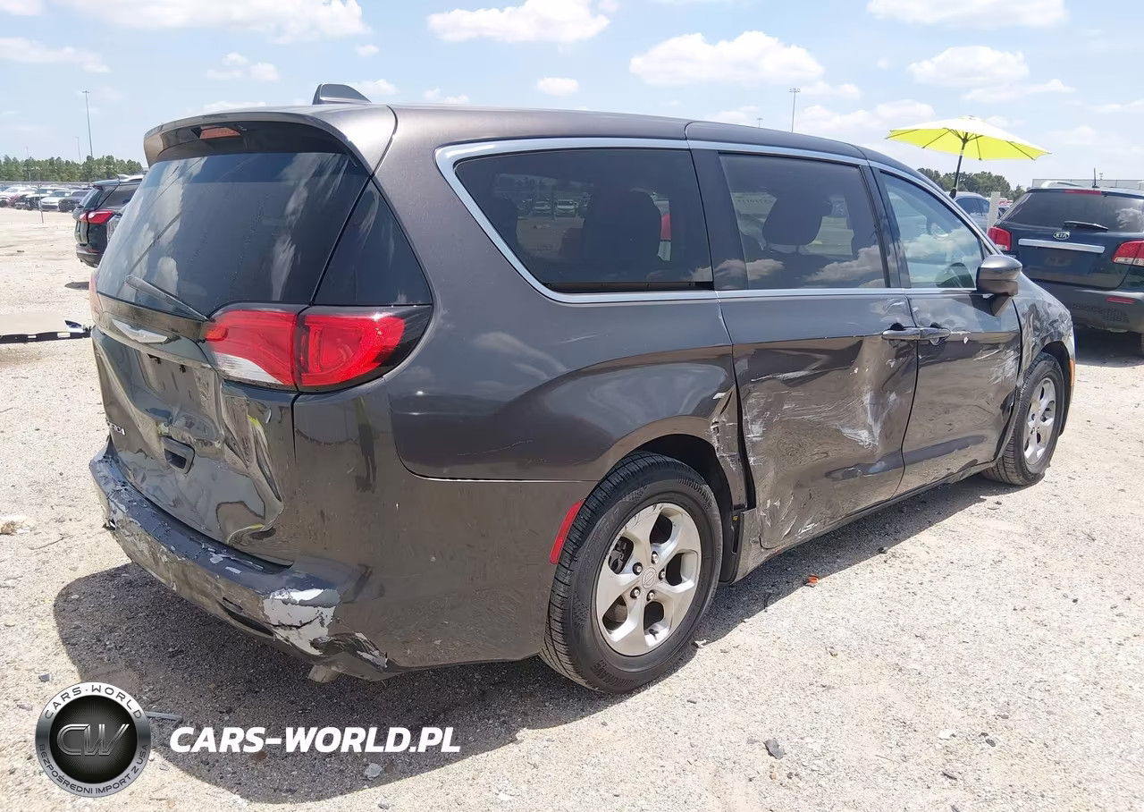 2017 Chrysler Pacifica Lx VIN:2C4RC1CG5HR608627 - 4