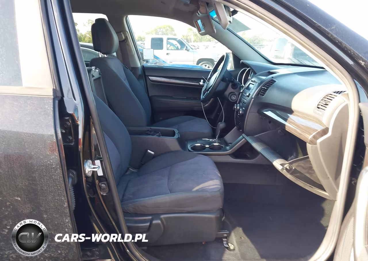 2011 Kia Sorento Lx VIN:5XYKTCA10BG179713 - 5