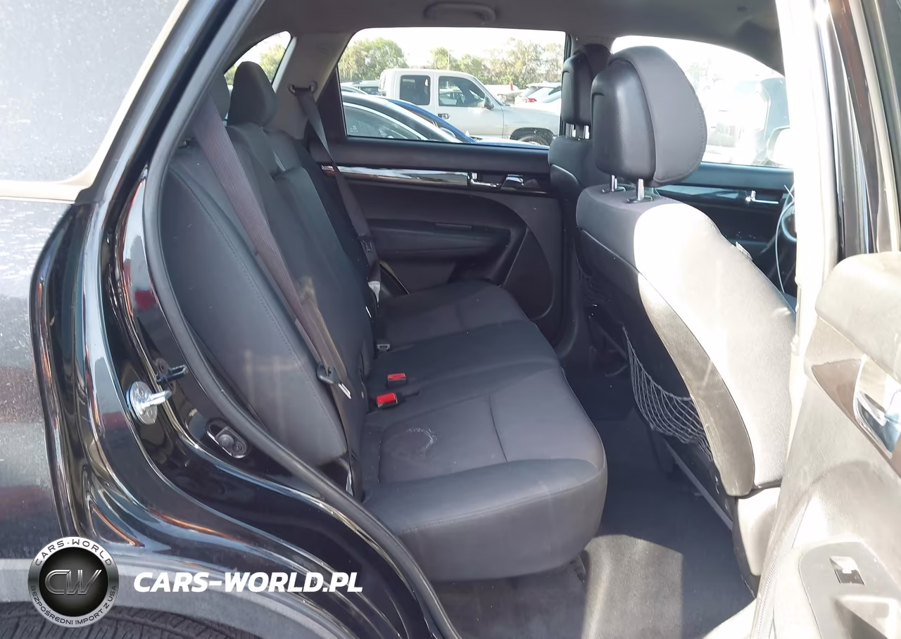 2011 Kia Sorento Lx VIN:5XYKTCA10BG179713 - 8
