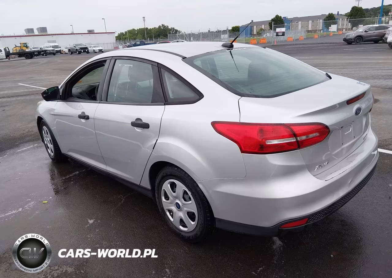 2015 Ford Focus S VIN:1FADP3E22FL264262 - 3
