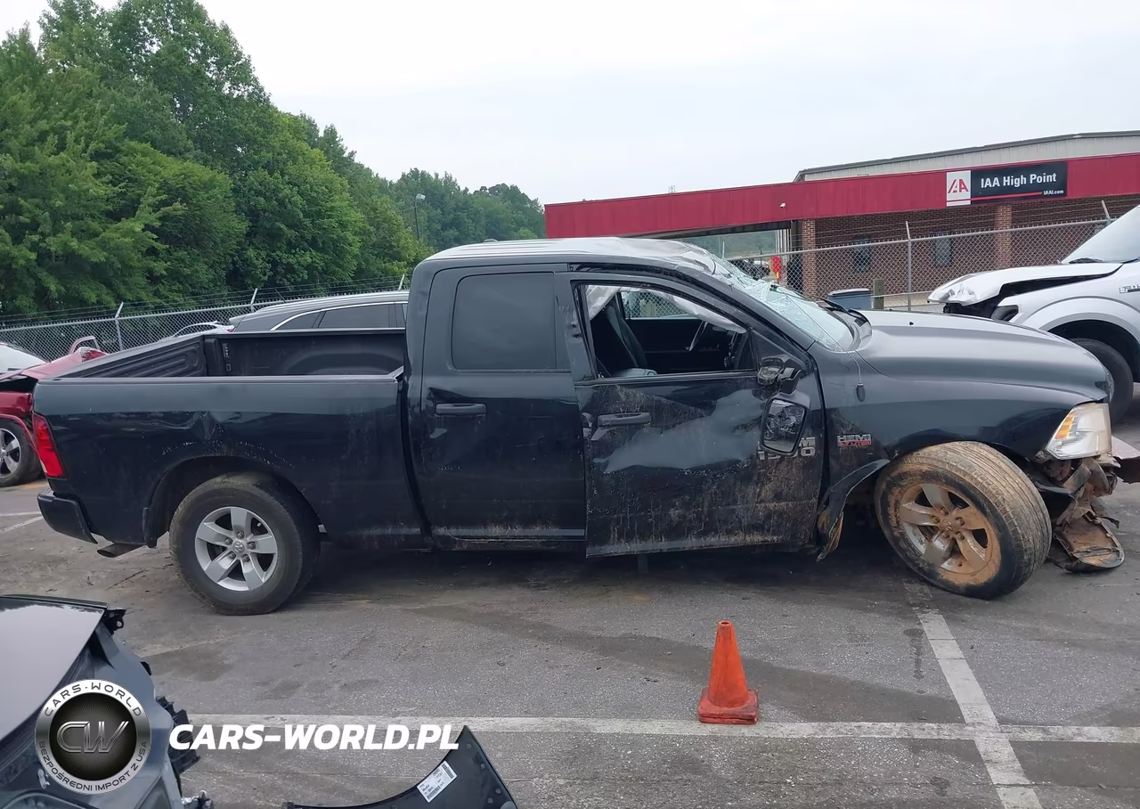 2018 Ram 1500 Express 4X4 6'4 Box VIN:1C6RR7FT5JS328082 - 13
